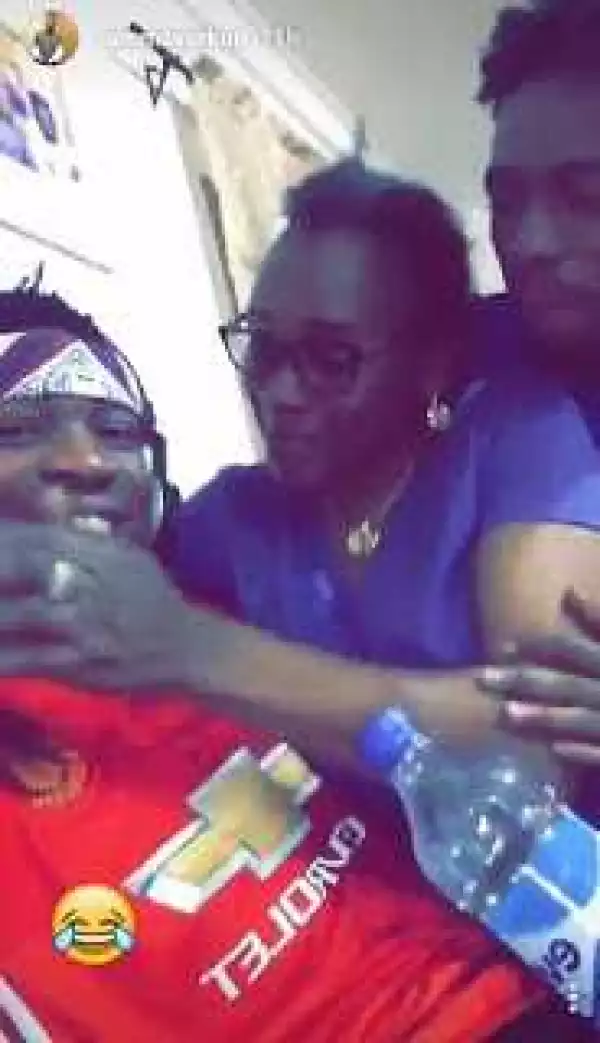 DMW Star Mayokun Showers Mother With Cash [Photos]